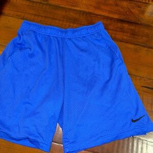 Men’s Nike shorts. Color Blue size M